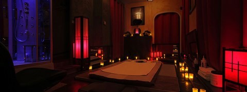 Ambiance salle de massage naturiste chez Nirvana Institut
